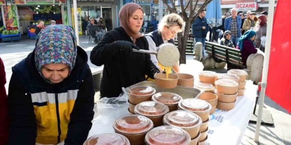 Büyükşehir’in iftar sofrası Altıeylül’de gönülleri ısıttı