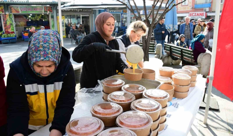Büyükşehir’in iftar sofrası Altıeylül’de gönülleri ısıttı