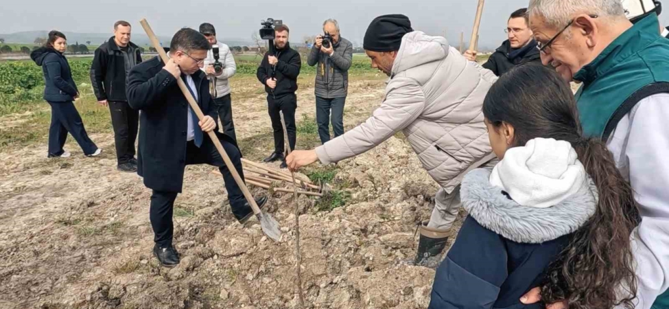 TUSAŞ şehidi Ekici anısına 1000 meyve fidanı toprakla buluşturuldu