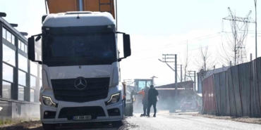 Erenler’de yollar yenilenmeye devam ediyor