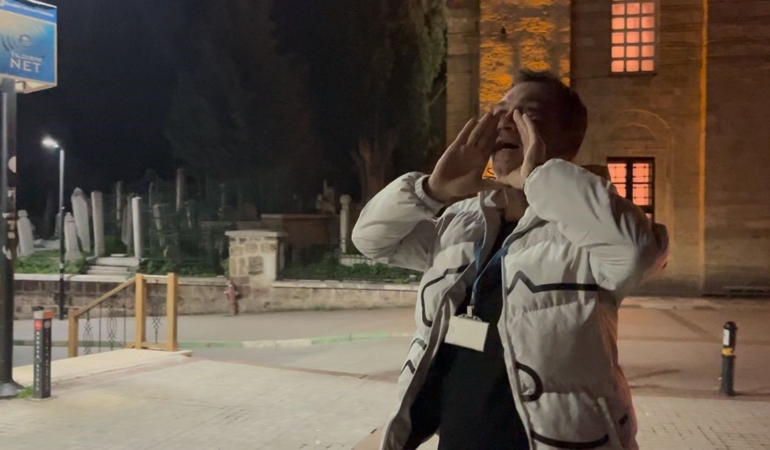 Bu mahallede davul çalanın başı belaya giriyor...Pilava pilava diye zillere basıyorlar