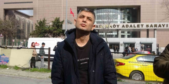 Gaziosmanpaşa’da duyma ve konuşma engeli bulunan kişinin telefonunu gasp eden ve benzin dökerek yakan sanık hakim karşısında