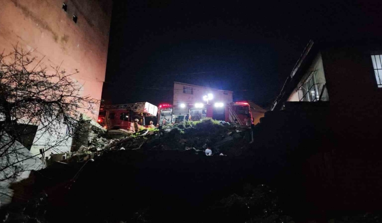 Beyoğlu’nda metruk binada korkutan yangın