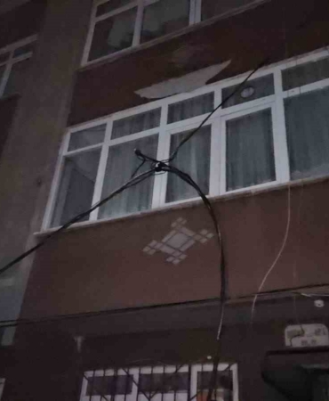 Şişli’de elektrik direğindeki patlama motorlara sıçradı