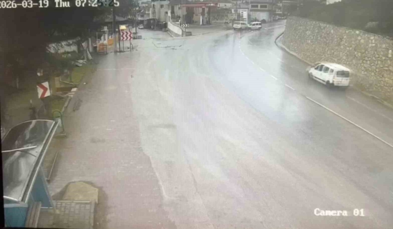 Bursa’da Bayram arifesinde feci kaza kamerada: 7 yaralı