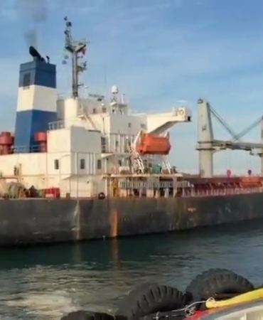 Çanakkale Boğazı’nda makina arızası yapan gemi karaya oturdu