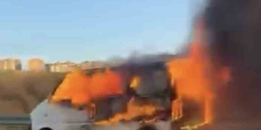 Bursa’da hafif ticari araç alev aldı