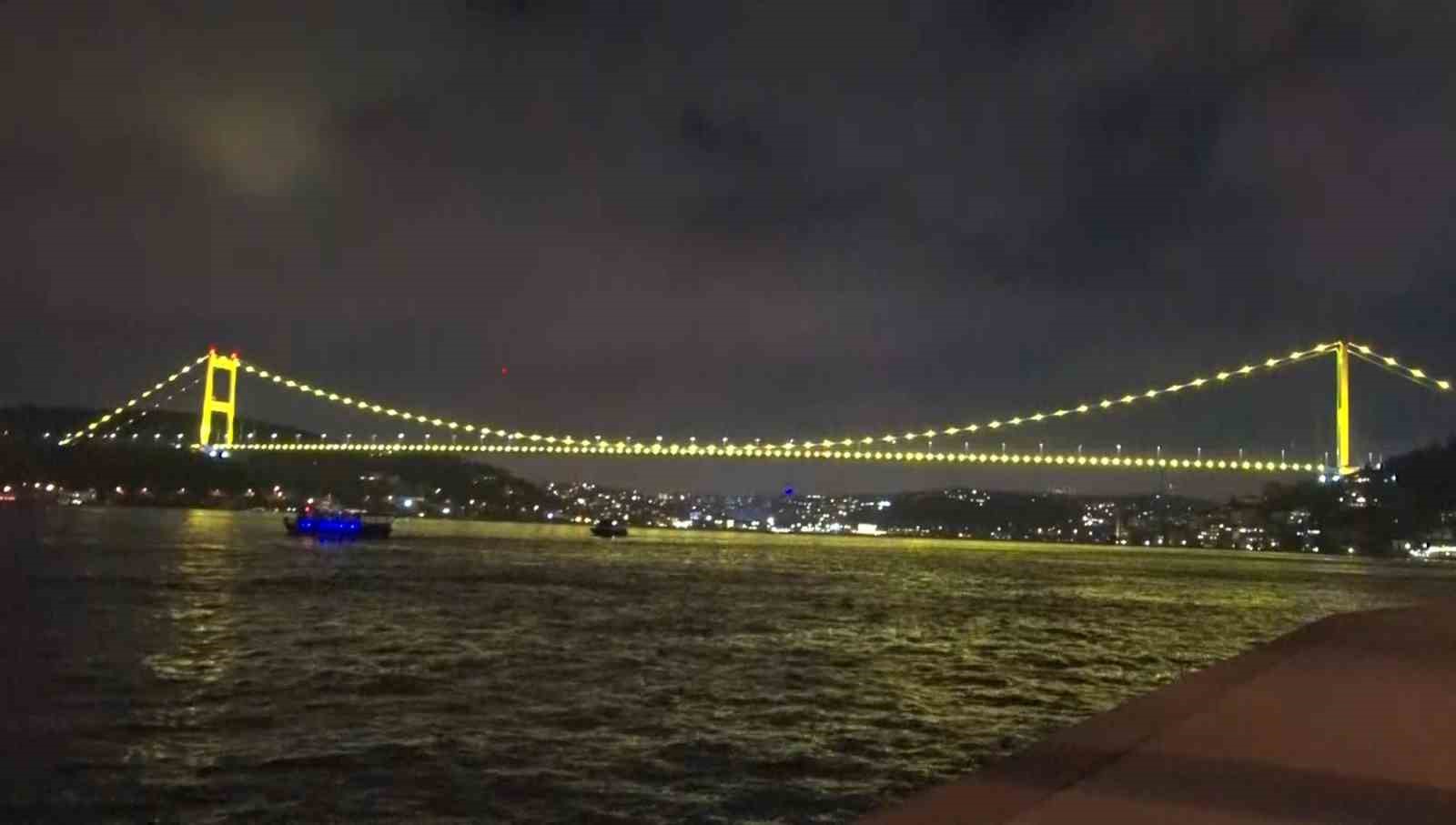 Endometriozis farkındalık ayı nedeniyle Fatih Sultan Mehmet Köprüsü sarıya büründü