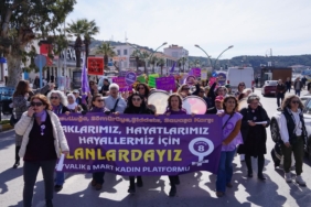 Ayvalık’ta 8 Mart yürüyüşüne yoğun katılım