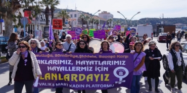 Ayvalık’ta 8 Mart yürüyüşüne yoğun katılım