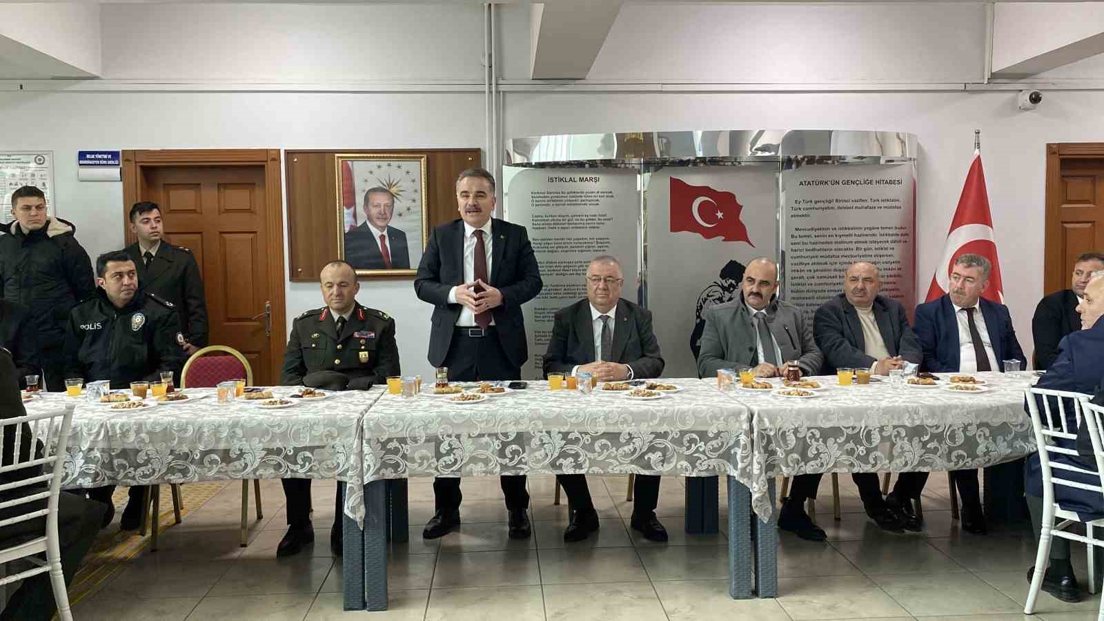 Edremit protokolü bayramlaşmada buluştu