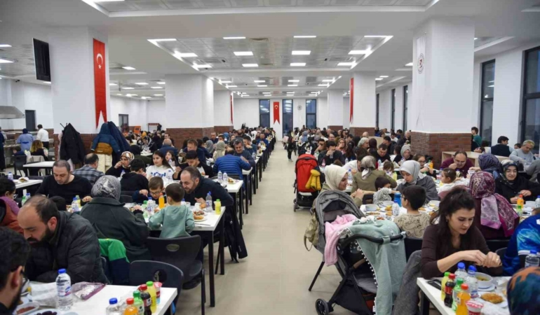 BŞEÜ personeli iftar yemeğinde bir araya geldi