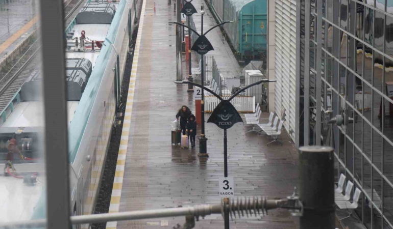 Sakarya’da tren istasyonu ve otogarda arife sakinliği