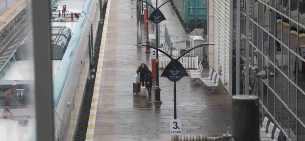 Sakarya’da tren istasyonu ve otogarda arife sakinliği