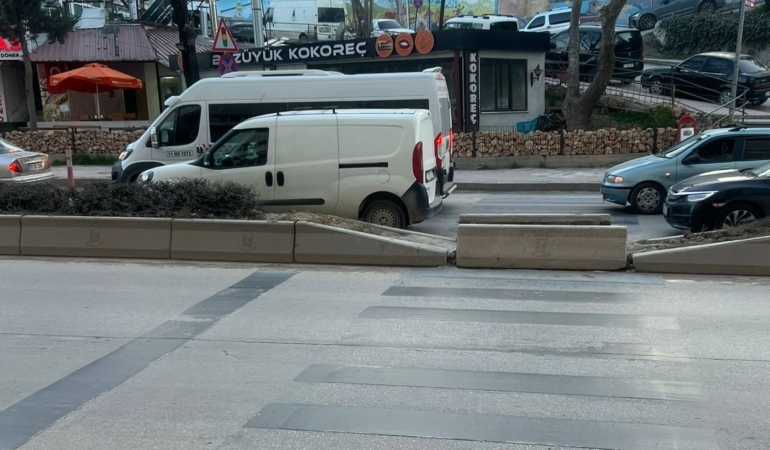 Hem yayaların hem de sürücülerin tepkisine neden olan uygulama