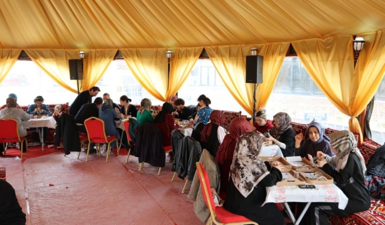 Kartepe’de ramazan akşamları otağ çadırında sanatla renkleniyor