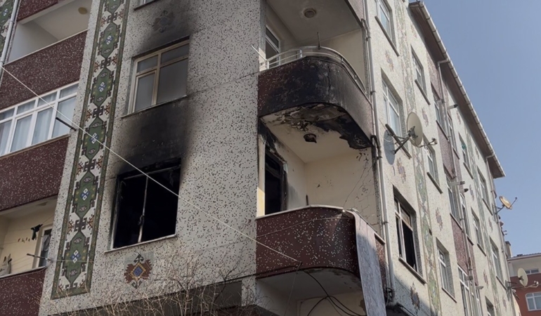Ataşehir’de madde bağımlısı genç kendi evini ateşe verdi