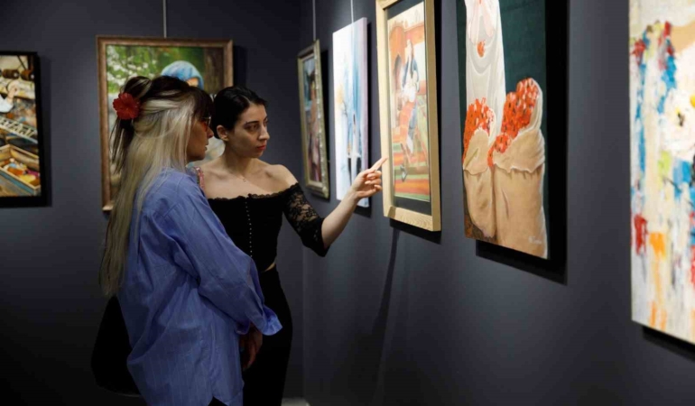 Bursa’da ‘Kadın ve Işık’ sergisi açıldı