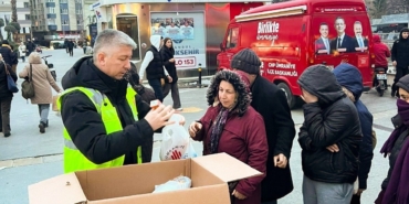 Ümraniye Belediyesinden iftara yolda yakalanan vatandaşlara iftariyelik desteği