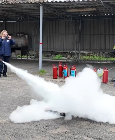 Alevlere karşı eğitim: Tarım personeli yangınla mücadeleyi sahada öğrendi