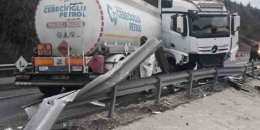 Mazot yüklü tanker kontrolden çıkarak karşı şeride geçti