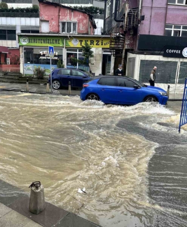 Sarıyer’de rögarlar taştı: Bir iş yerini su bastı, dükkan sahibi İSKİ’ye tepki gösterdi