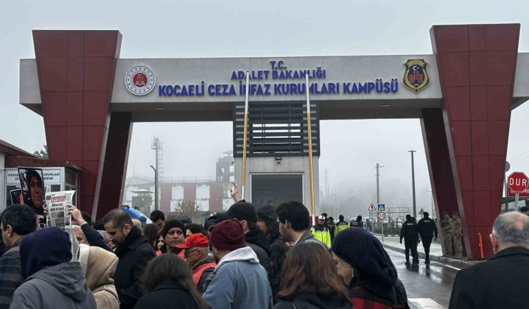 Dilovası’ndaki parfüm tesisi yangını davasında sanıklar hakim karşısında