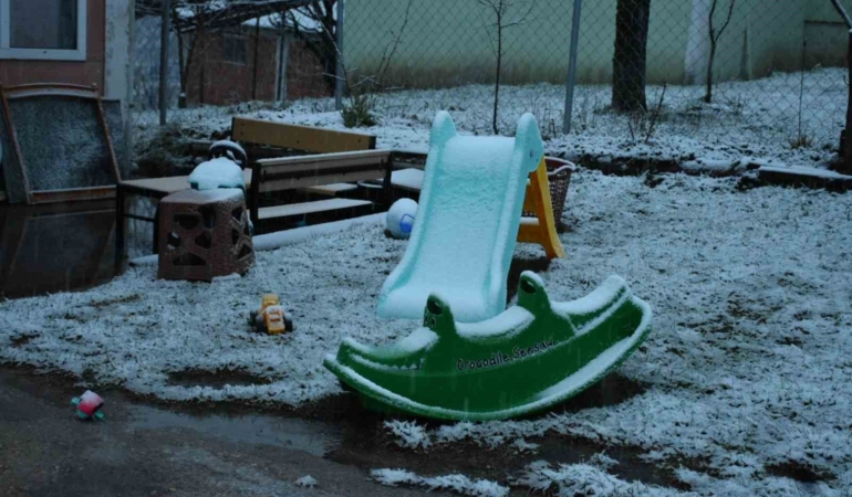 Sakarya merkezde yağmur, yaylada kar: Yüksek kesimler bayrama beyaz örtü ile girdi