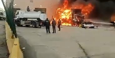 Sınırda korkutan patlama: Tır küle döndü