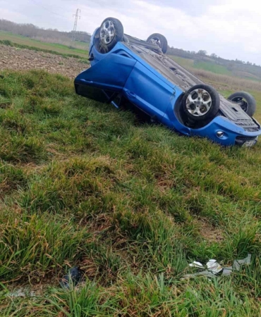 Pehlivanköy’de taralaya uçan otomobilin sürücüsü yaralandı