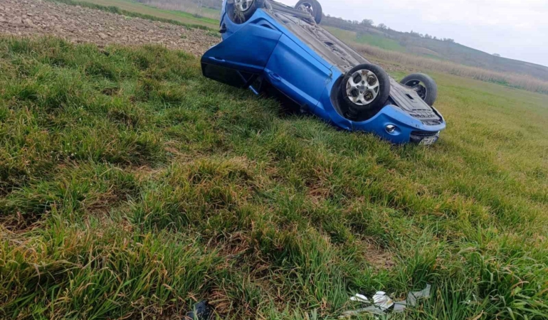 Pehlivanköy’de taralaya uçan otomobilin sürücüsü yaralandı