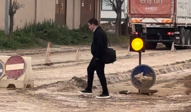 Edirne’de bozuk yollar sürücüleri ve yayaları canından bezdirdi