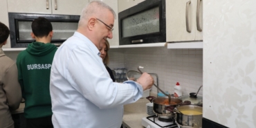 Başkan Ertaş üniversite öğrencilerinin iftar sofrasına konuk oldu