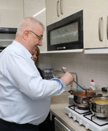 Başkan Ertaş üniversite öğrencilerinin iftar sofrasına konuk oldu