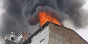 Sultangazi’de 6 katlı binada yangın paniği yaşandı, 2 kişi dumandan etkilendi