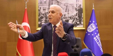 Bursa Büyükşehir Belediye Başkanı Bozbey: "20 senedir yapılmamış hizmetleri yapıyoruz"