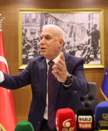 Bursa Büyükşehir Belediye Başkanı Bozbey: "20 senedir yapılmamış hizmetleri yapıyoruz"