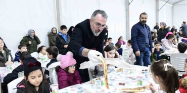 Kestelli çocuklar, tekne oruçlarını birlikte açtı