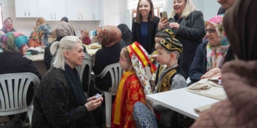 Başkan Subaşı mukabele programına katılan kadınlarla bir araya geldi