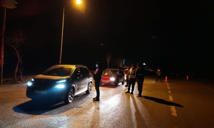 Bilecik’te yol kontrol faaliyetinde 498 kişi sorgulandı
