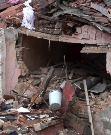 Fatih’te çöken binaların ardından çevrede hasar tespit çalışması başlatıldı