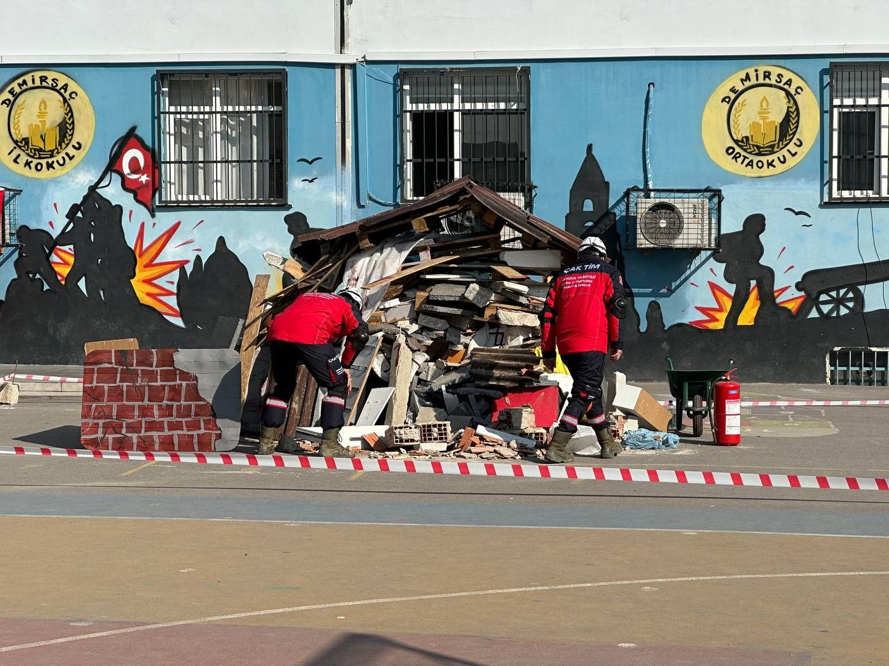 ÇAK-TİM ekiplerinden okullarda kurtarma tatbikatı