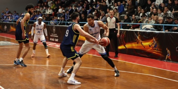 Türkiye Basketbol Ligi: Kocaeli BŞB Kağıtspor: 73 - Fenerbahçe Koleji: 84