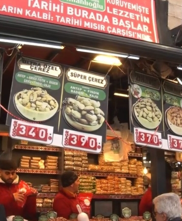 Eminönü’nde bayram alışverişi hareketliliği