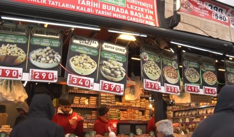 Eminönü’nde bayram alışverişi hareketliliği