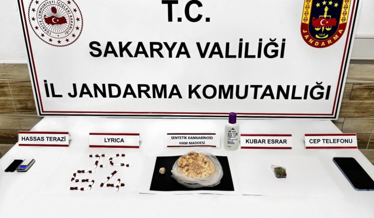 Sakarya’nın iki ilçesinde zehir tacirlerine operasyon: 2 tutuklama