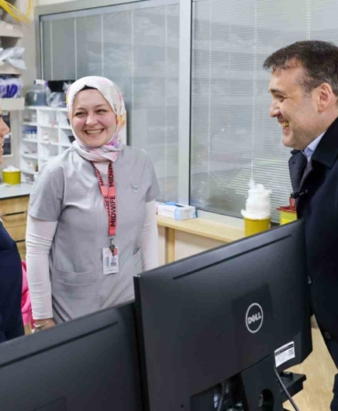 Vali Sözer Ramazan Bayramı’nın son günü hastane ve huzurevi ziyaretinde bulundu