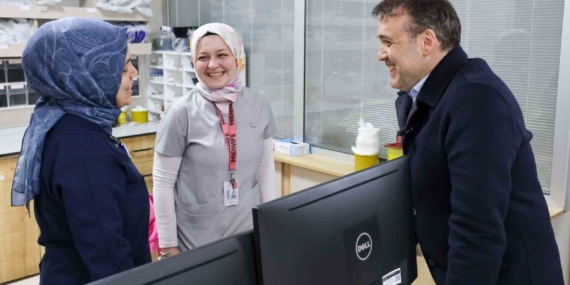 Vali Sözer Ramazan Bayramı’nın son günü hastane ve huzurevi ziyaretinde bulundu