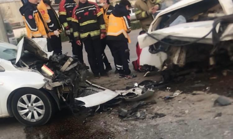Bandırma’da 4 araçlı zincirleme kaza: 1 ölü, 1 yaralı