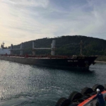 Çanakkale Boğazı’nda makina arızası nedeniyle karaya oturan gemi kurtarıldı